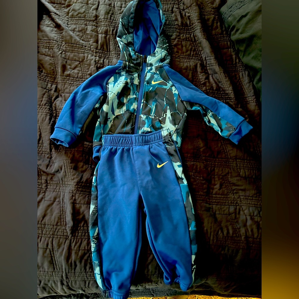 Nike Dri-Fit sweatsuit 18m